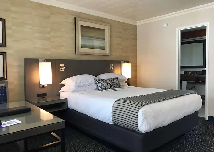 West Beach Inn, A Coast Hotel